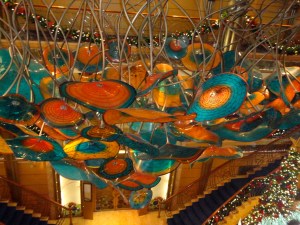 The glass sculpture on the ceiling of the main hall 